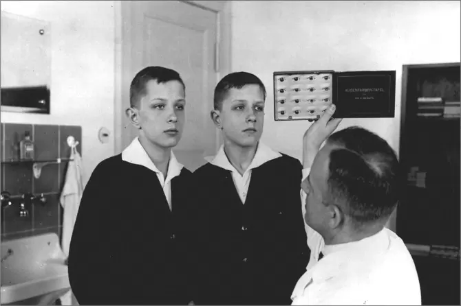 auschwitz-twins